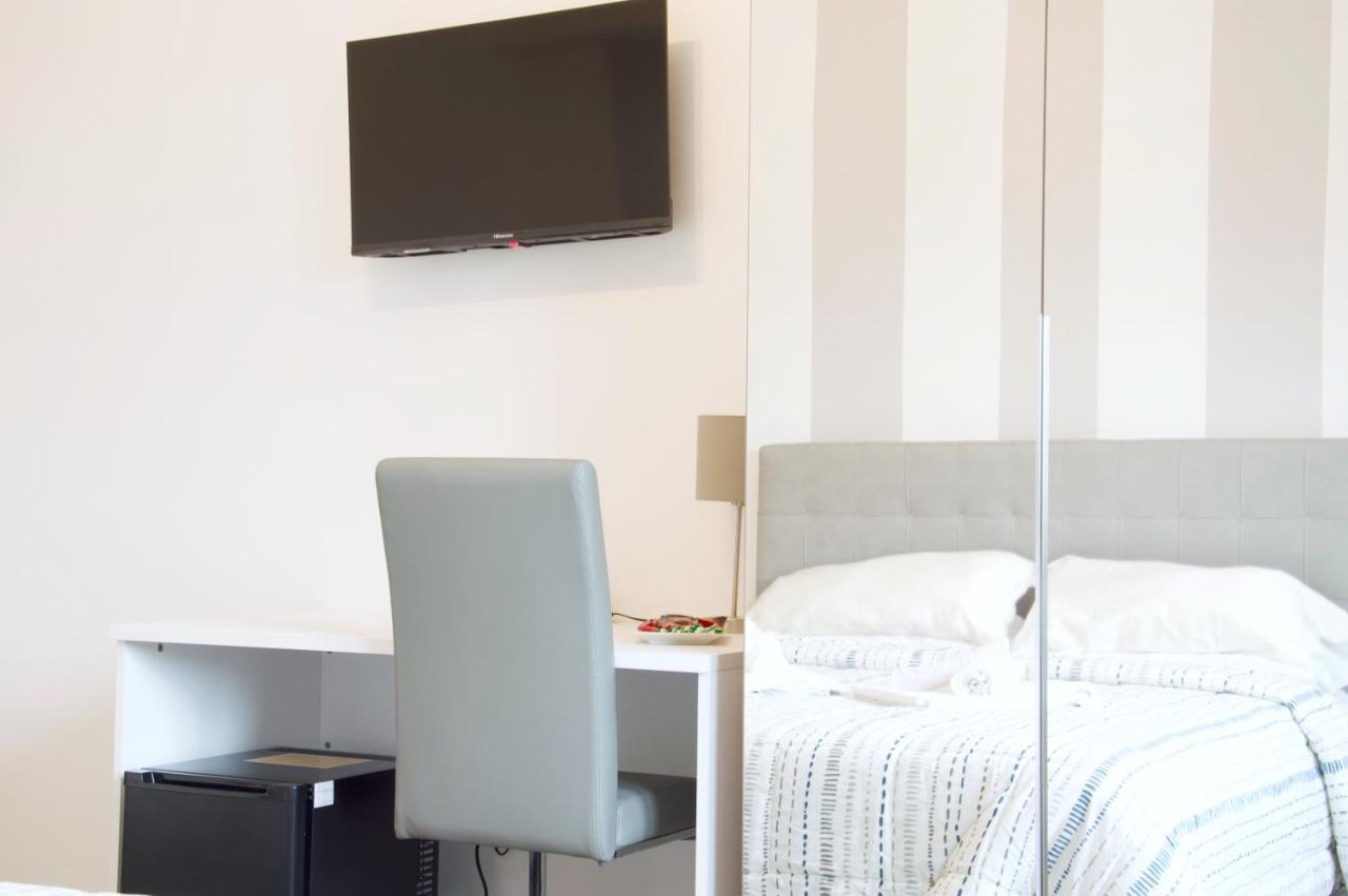Minerva Rooms Pavia Exterior photo